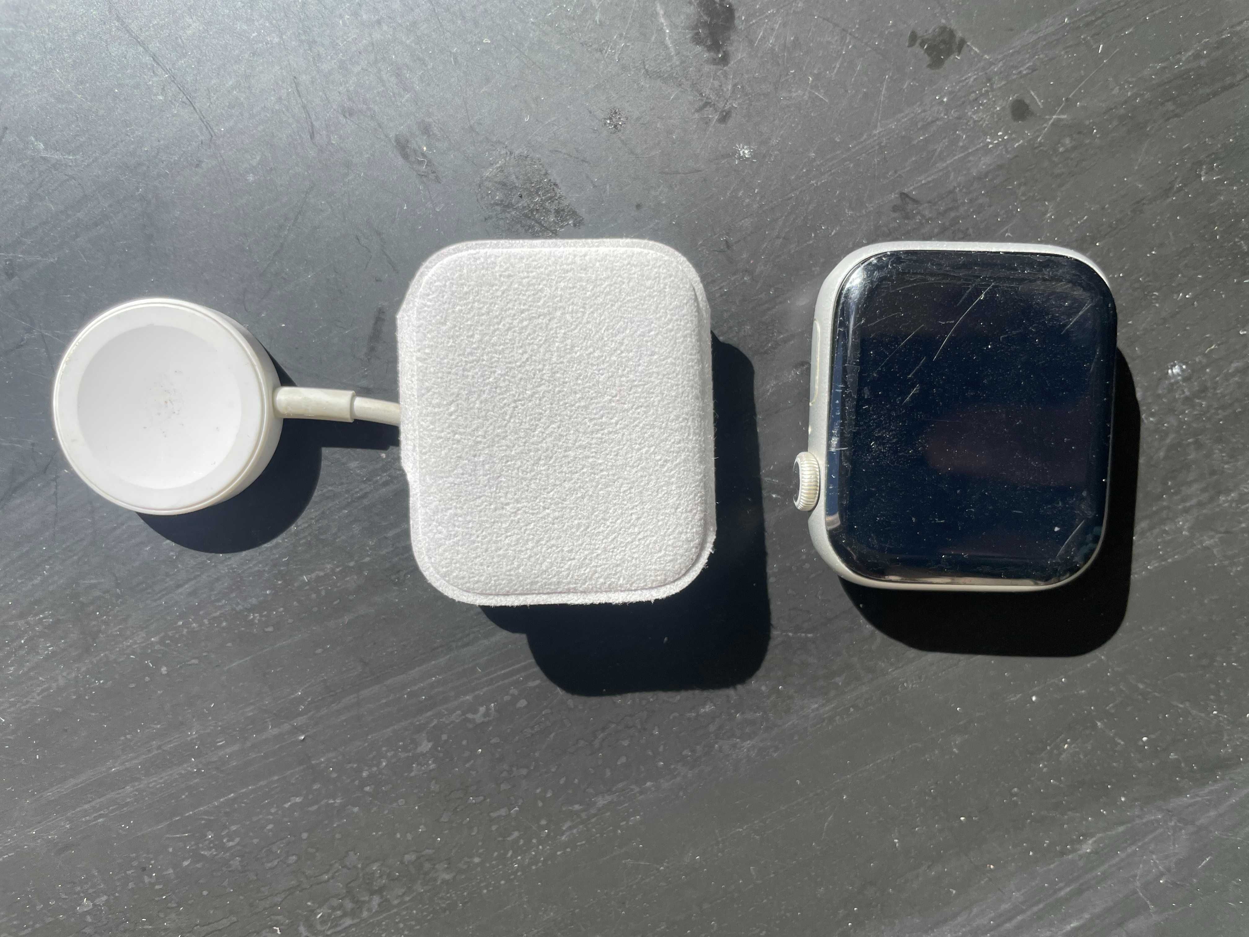 NOVO - AUTÊNTICO/ORIGINAL APPLE WATCH Series 5 44mm