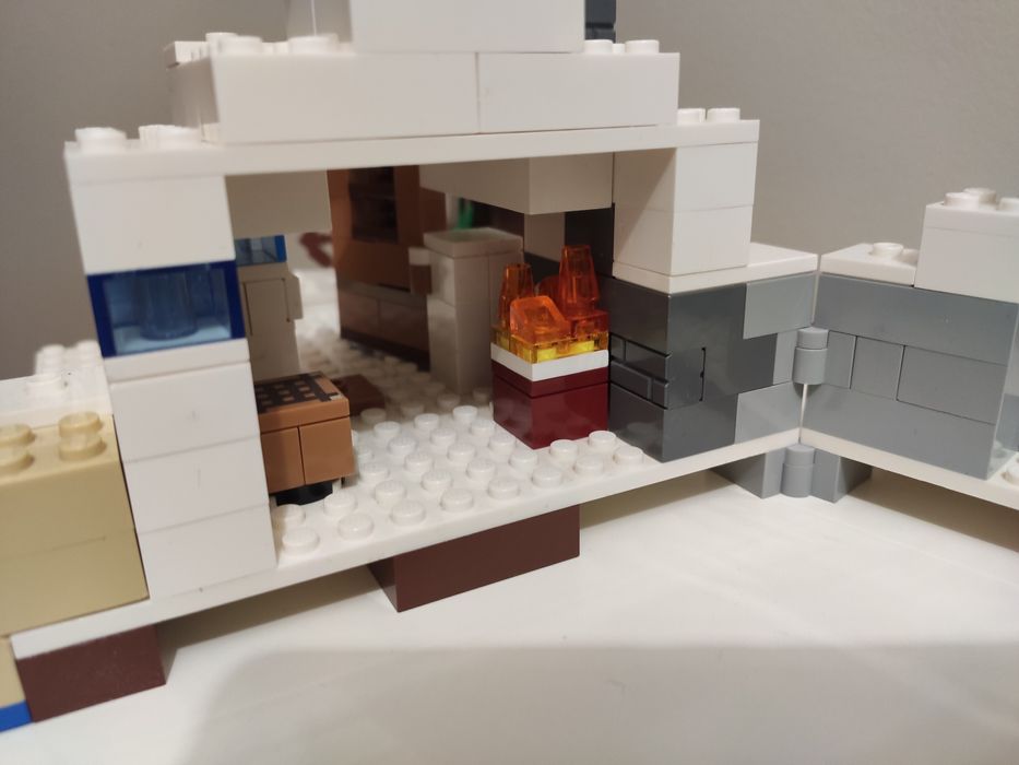 Klocki LEGO Minecraft 21120 Śnieżna kryjówka kompletne