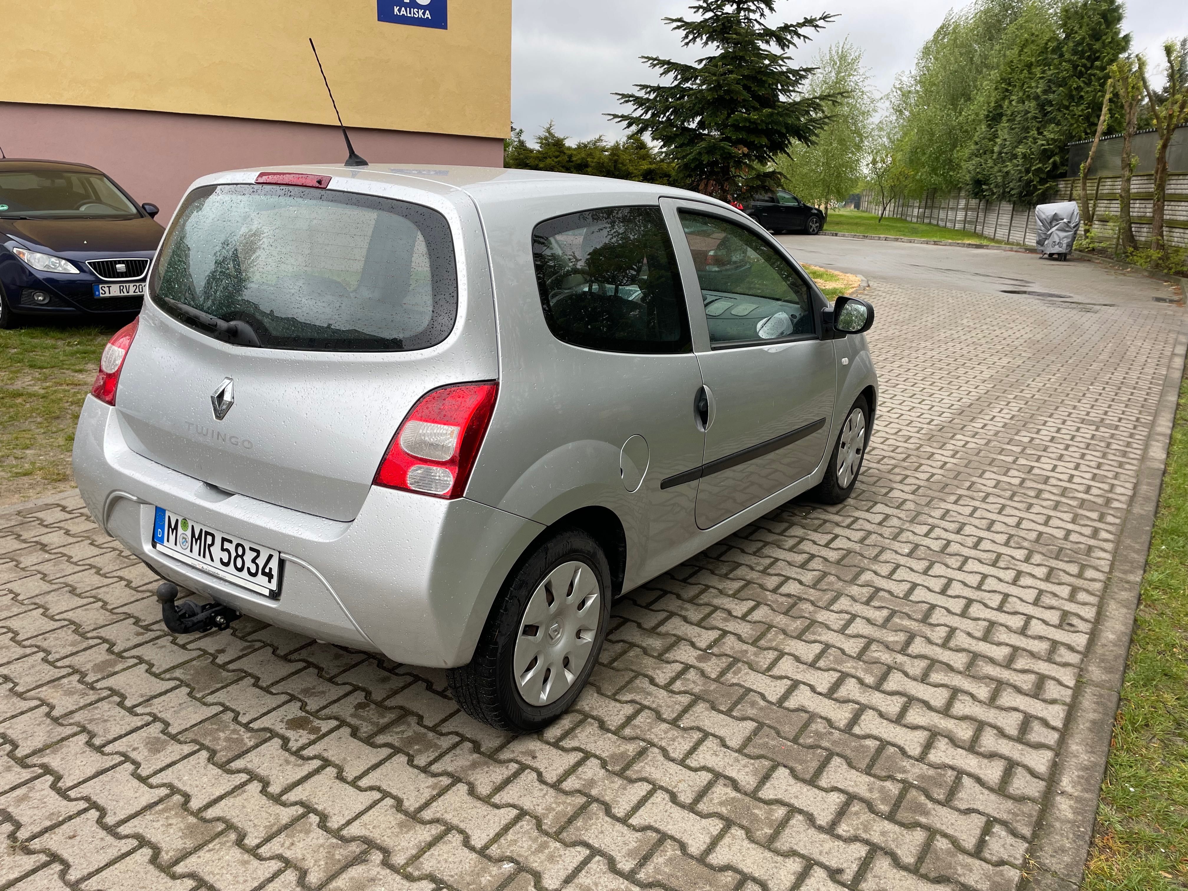 Renault.     Twingo