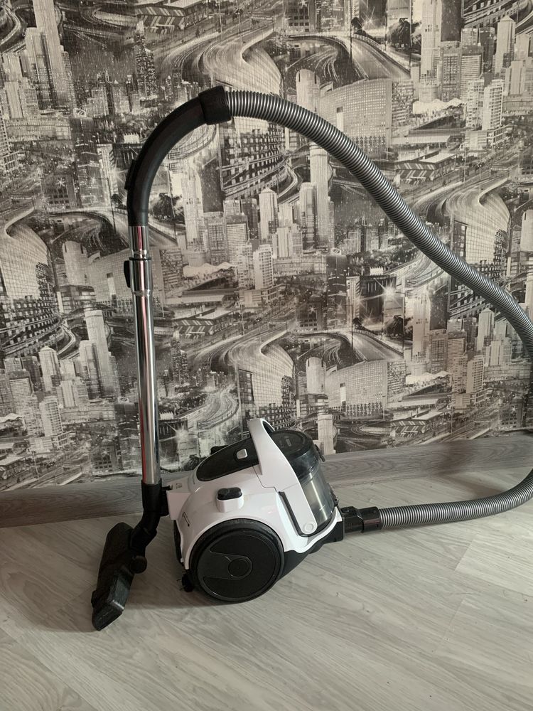 Продам пилосос Bosch.