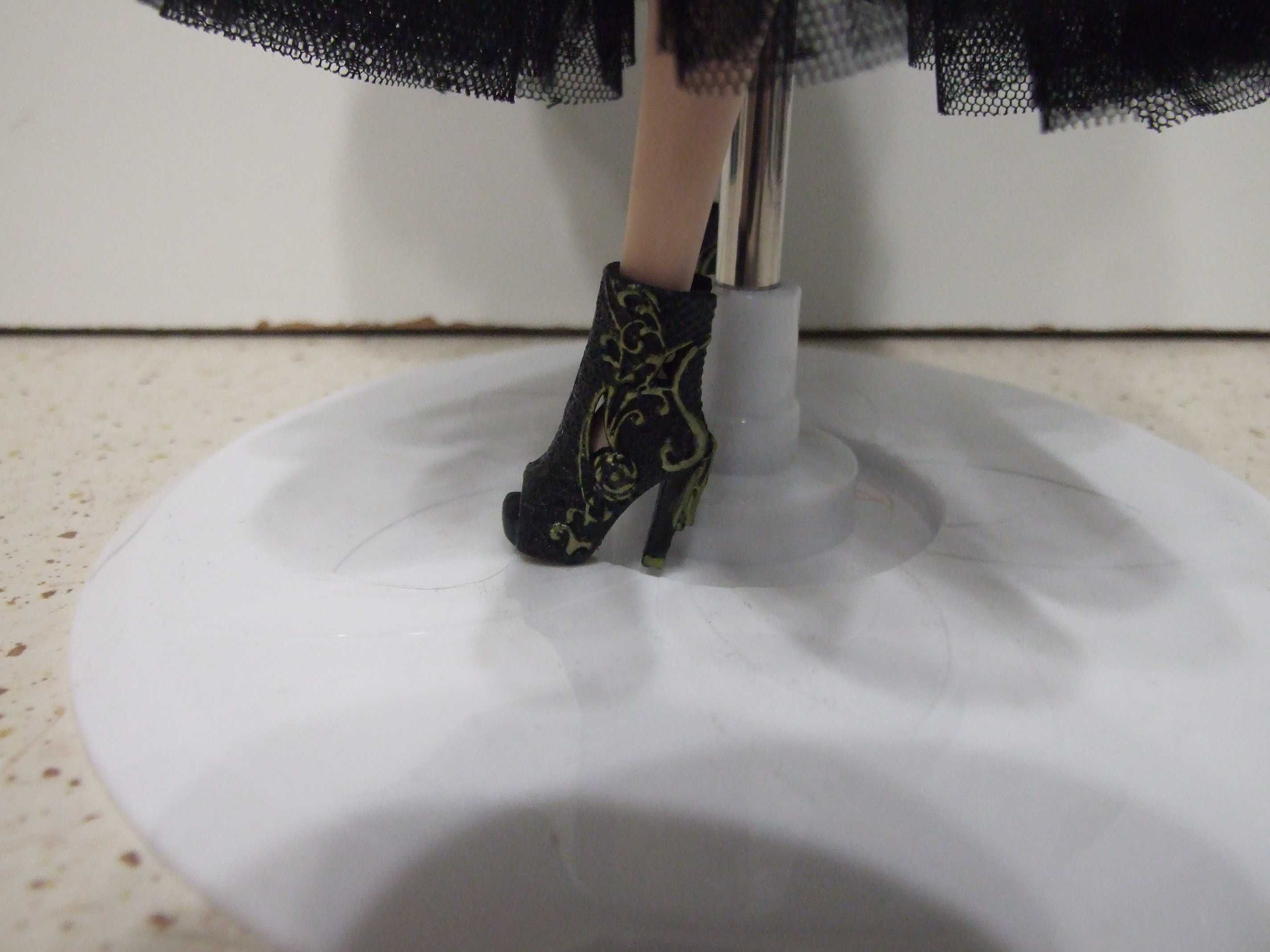 lalka Barbie Mattel made to move