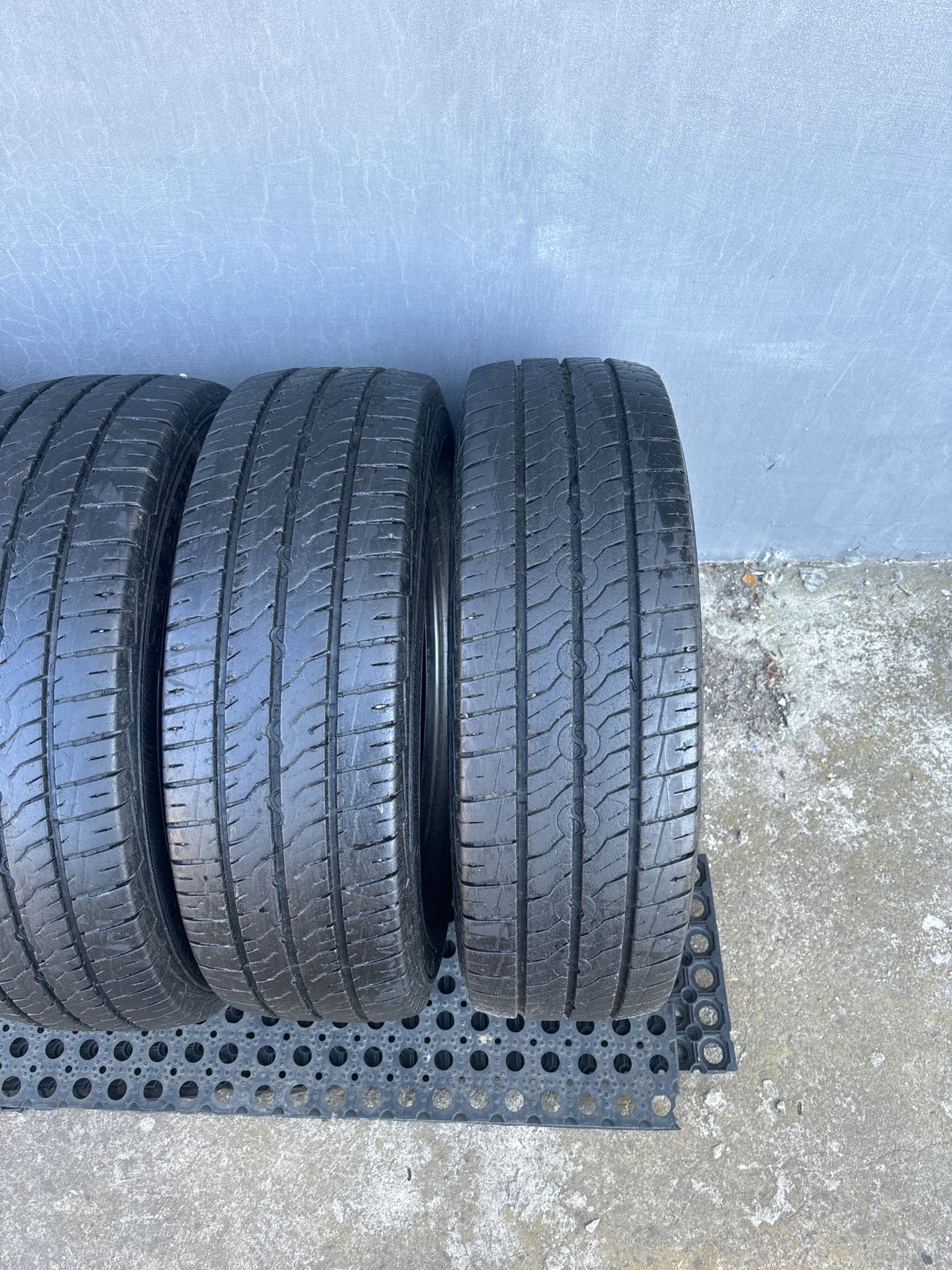 opony letnie 4szt 195/70R15C Semperit