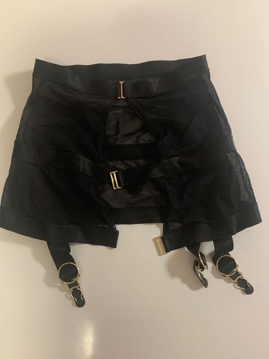 Elegancki pasek do pończoch