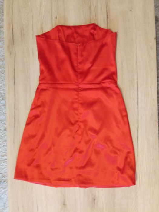 Sukienka czerwona bombka z paskiem
