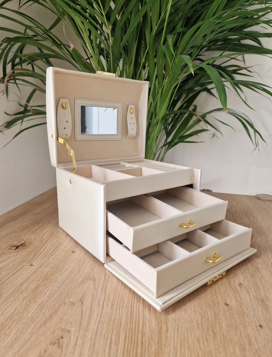 Kuferek na biżuterię luksusowy beżowy nowy na prezent