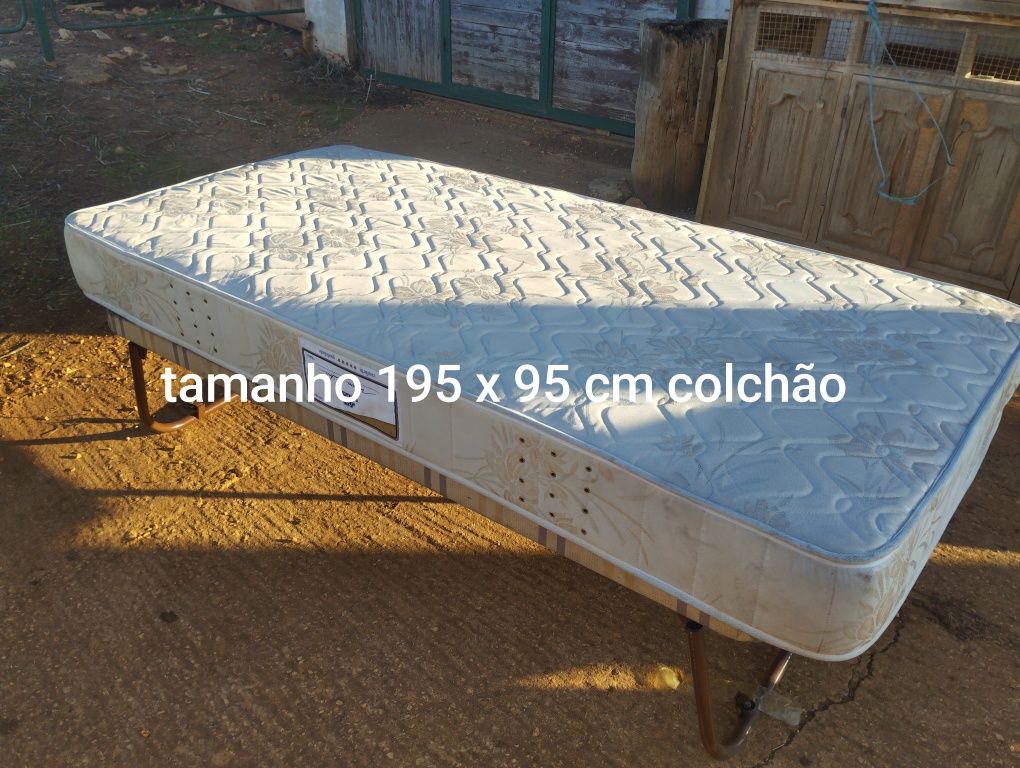 Vende se cama com colchão