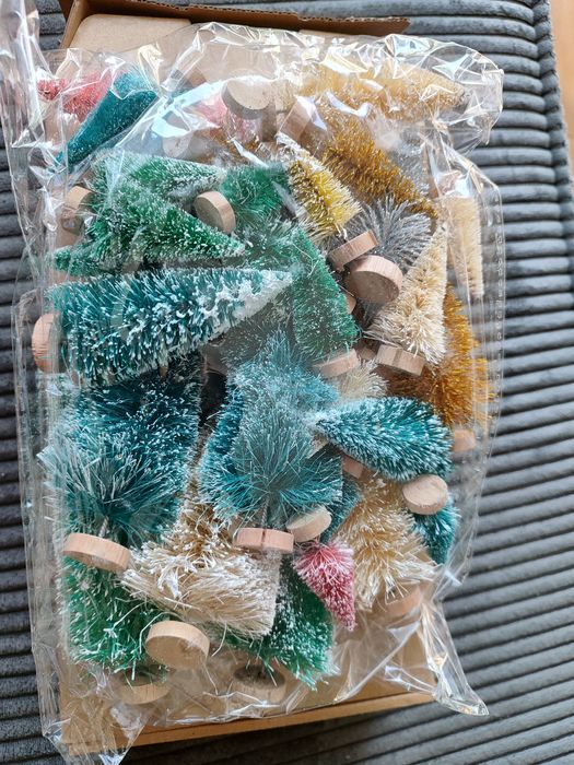 Choinka 38 sztuk małe choinki do stroików