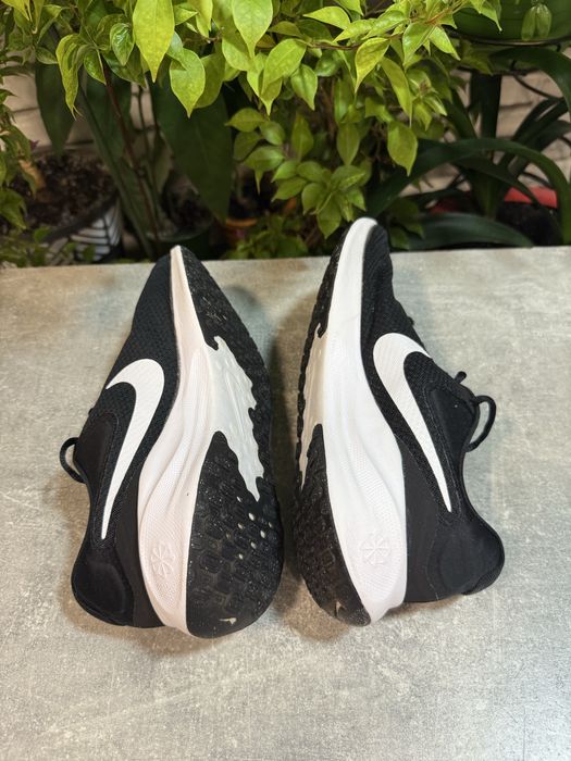 Кроссовки Nike REVOLUTION 7 43 р.Оригинал