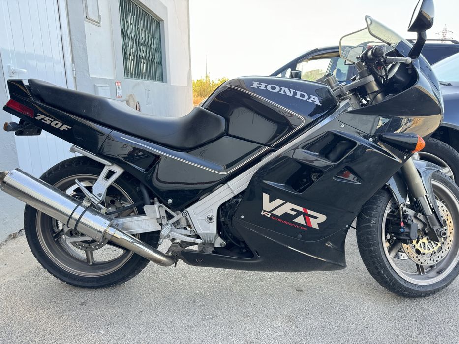 Honda VFR 750f interceptor - classica,potente e impecavel