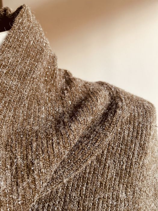 Ponche ou capa em tom verde sem marcas de uso