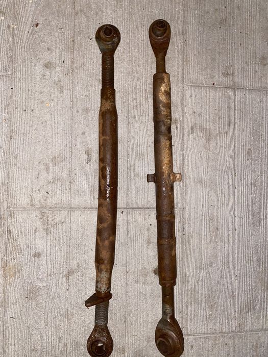 Vendo 2 teceiros braços para trator