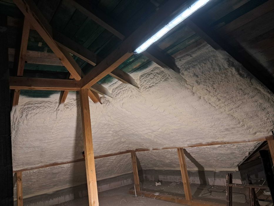 Ocieplanie pianą PUR. Docieplanie pianką PUR, ocieplanie poddasza