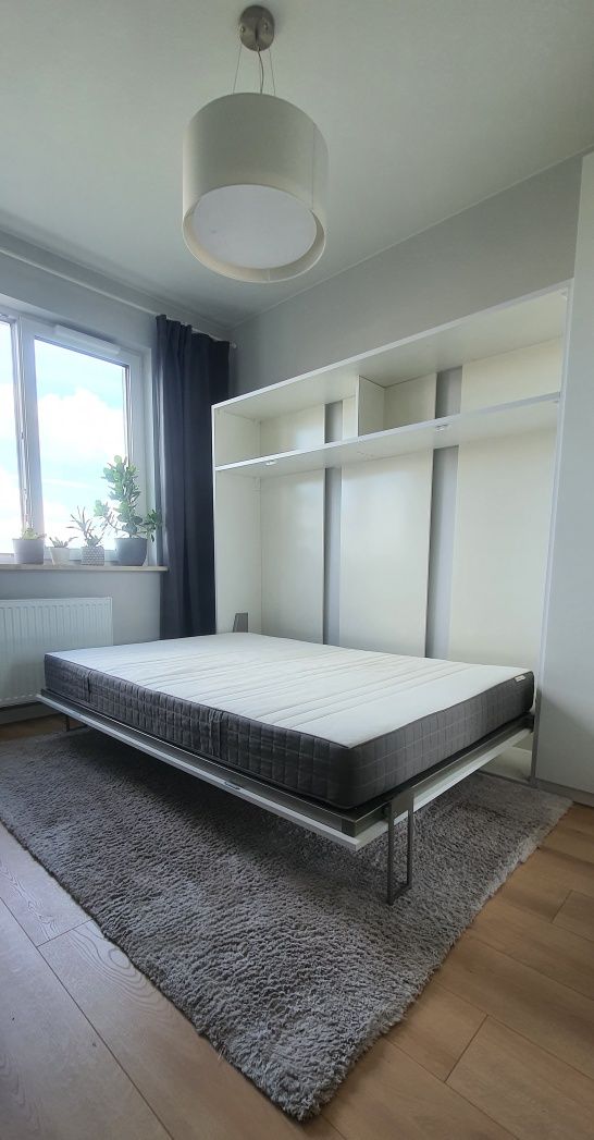 Łóżko chowane w szafie (rozkładane poziomo)