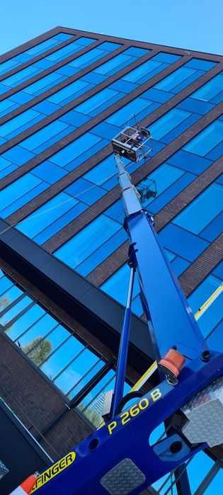 Podnośnik koszowy,  wynajem usługi, mycie okien