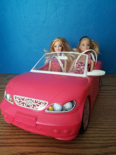 Carro descapotável da Barbie