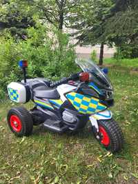 Trzykołowy motocykl policyjny na akumulator