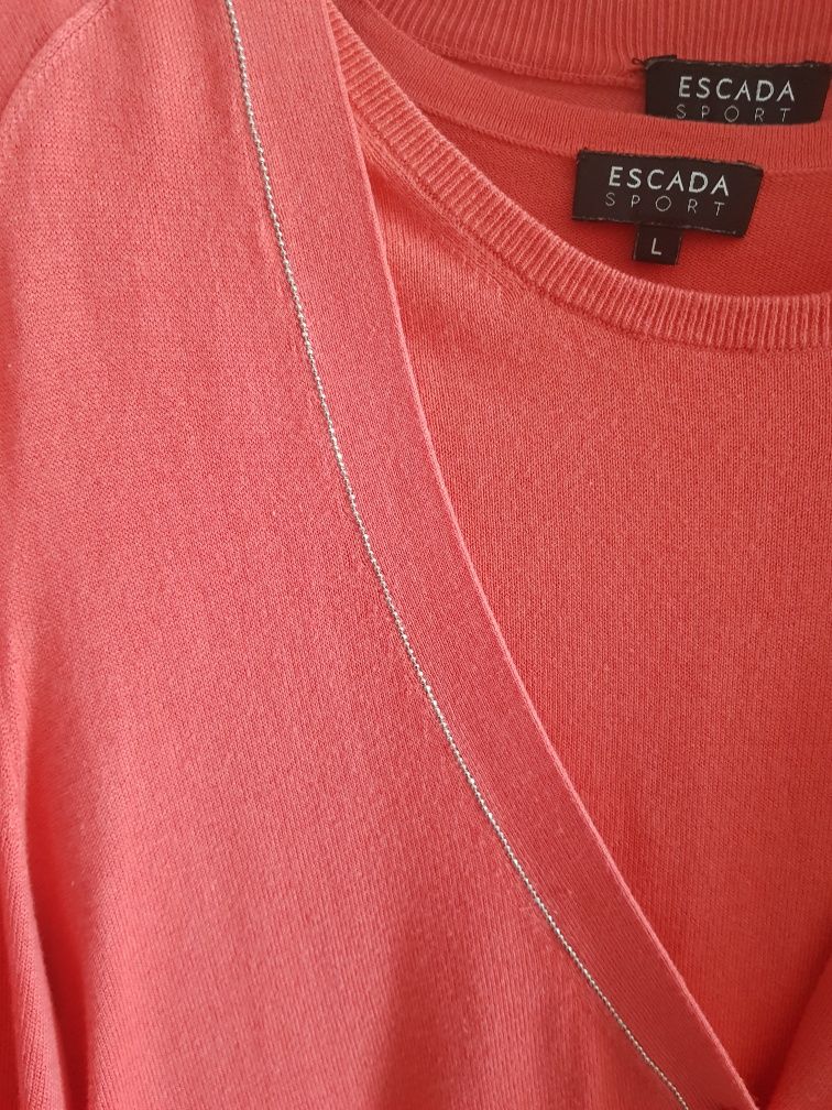 Двойки кофты от ESCADA.