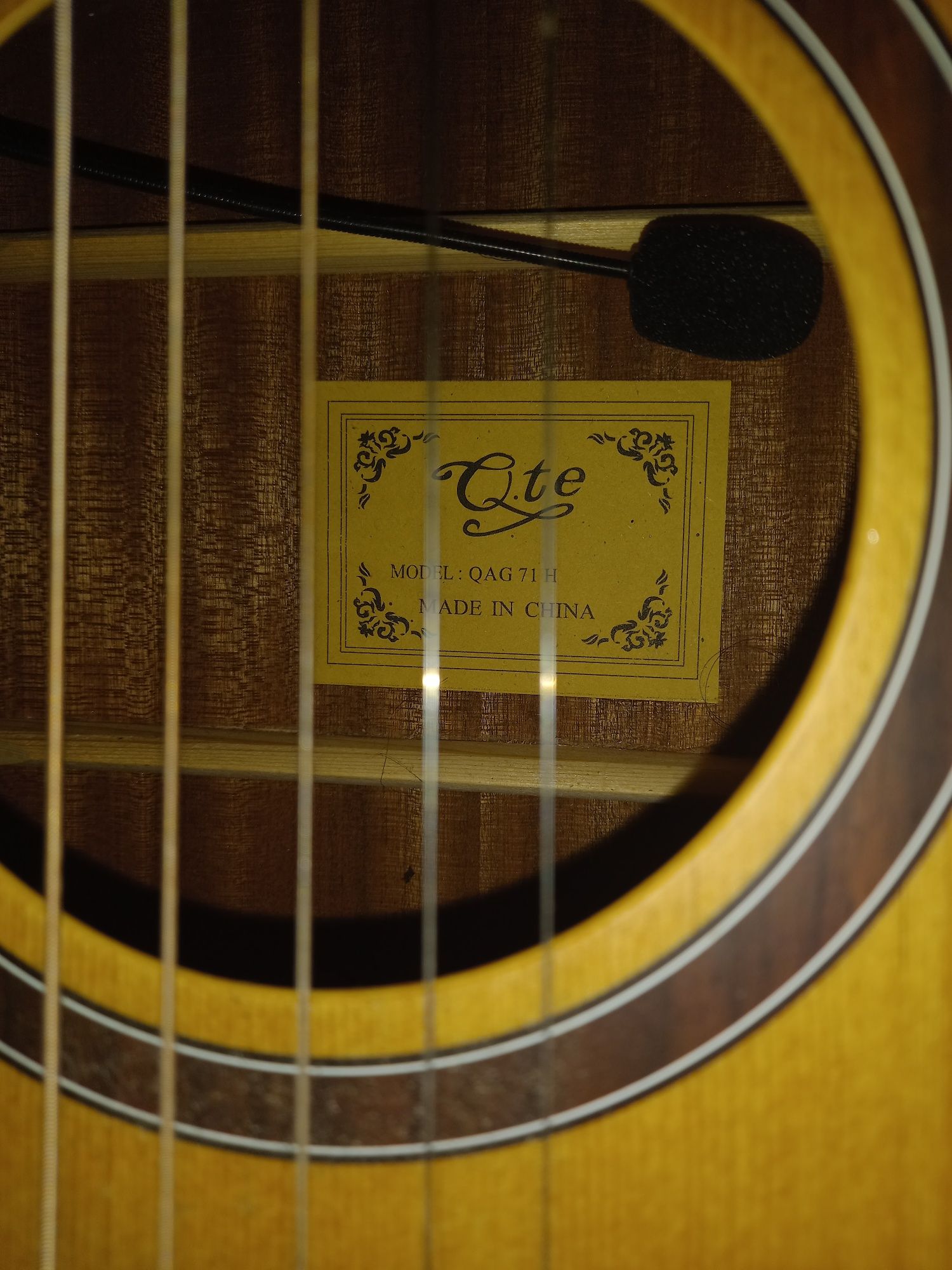 Guitarra semi-acústica QTE + amp de guitarra portátil