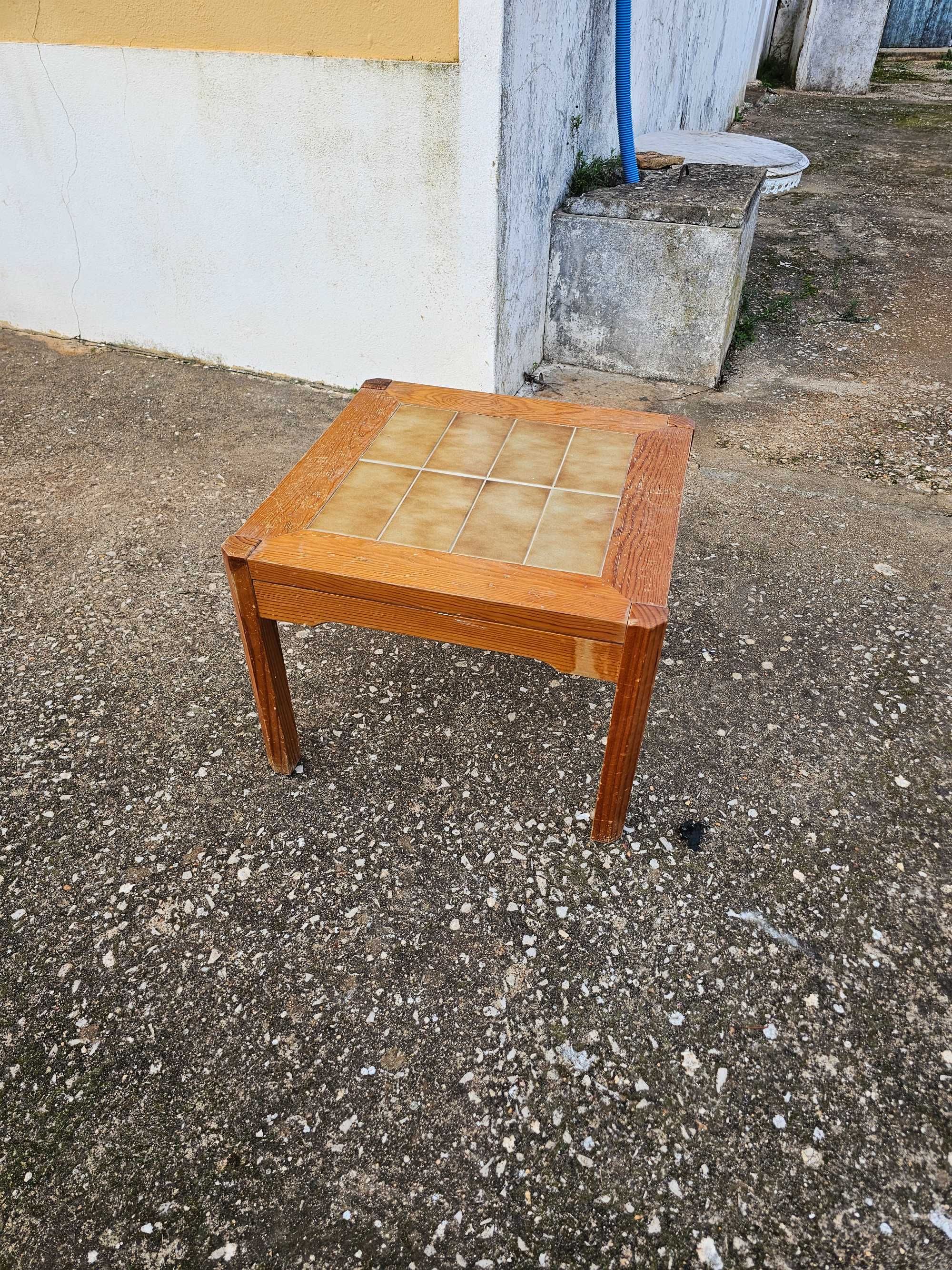 Mesa de Cabeceira Rústica – Toque Charmoso no Seu Quarto!