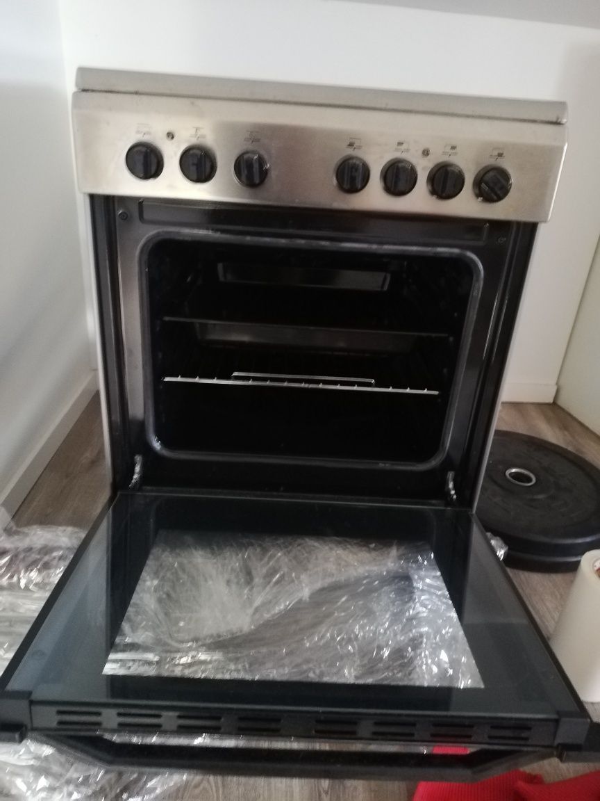 Forno + placa de indução Indesit