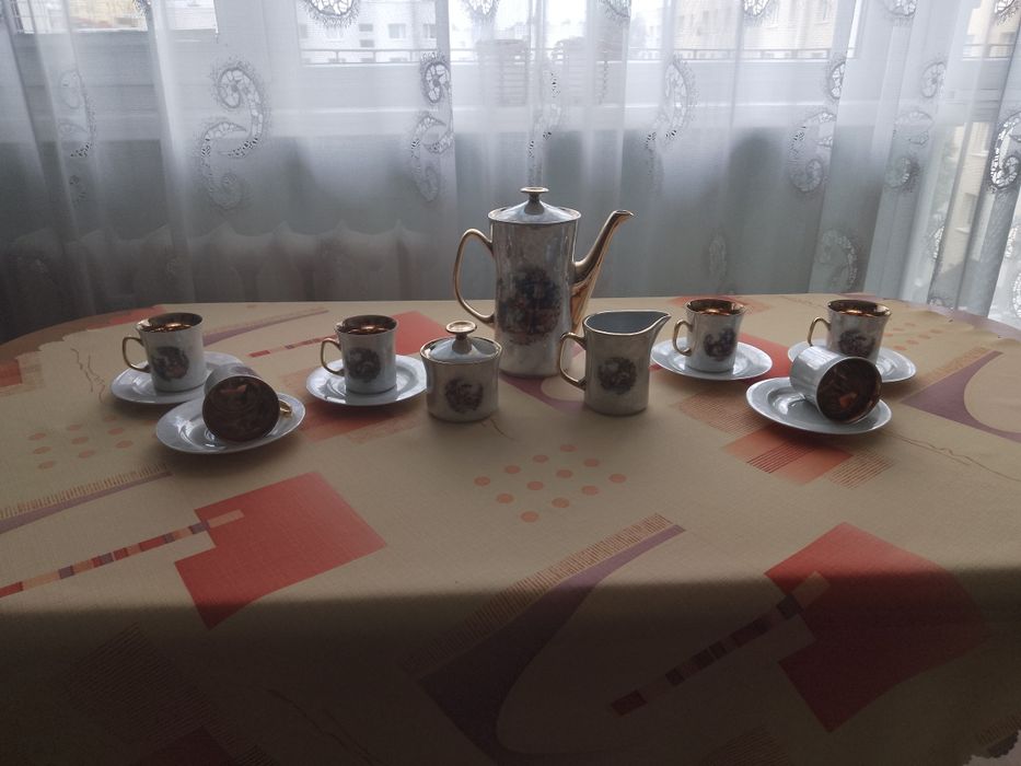 Zestaw filiżanek z porcelany