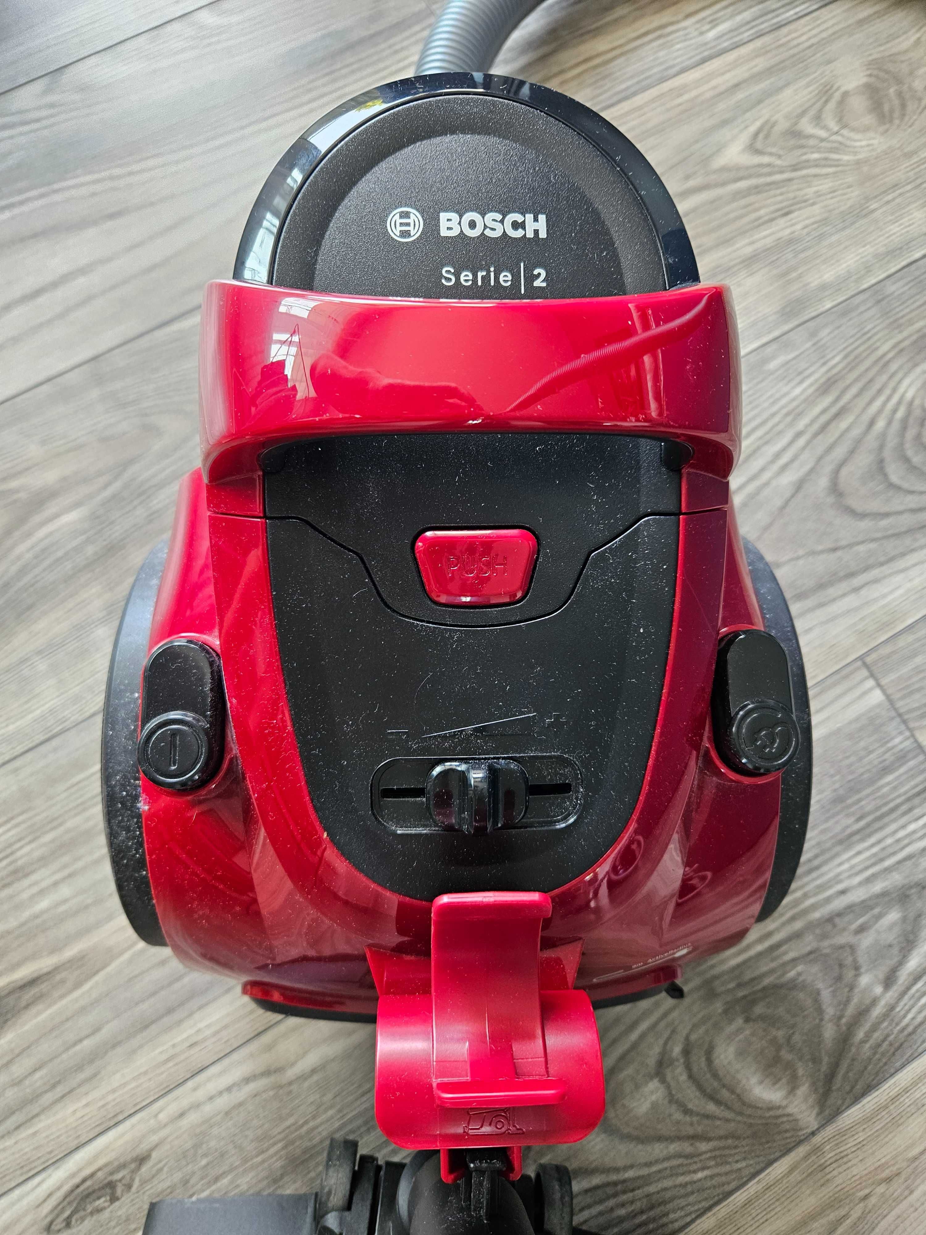Odkurzacz bezworkowy Bosch BGC05A322 700W 9 m