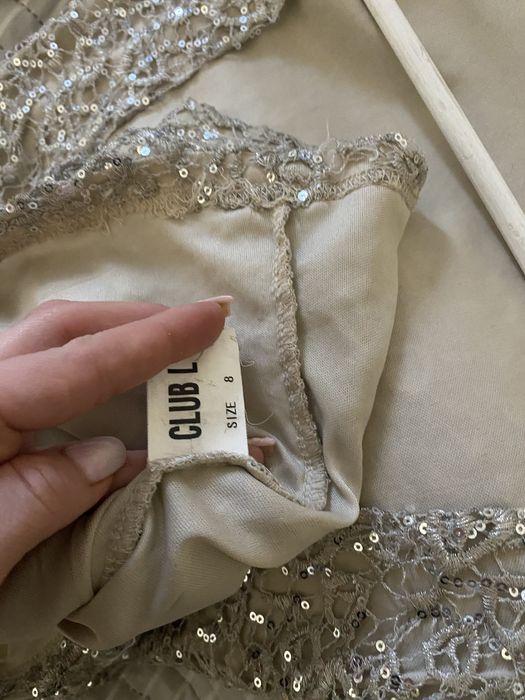 Cekinowa koronkowa sukienka damska z dekoltem