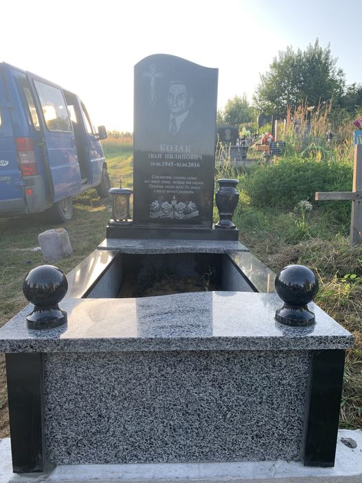 Памятники за гарною ціною