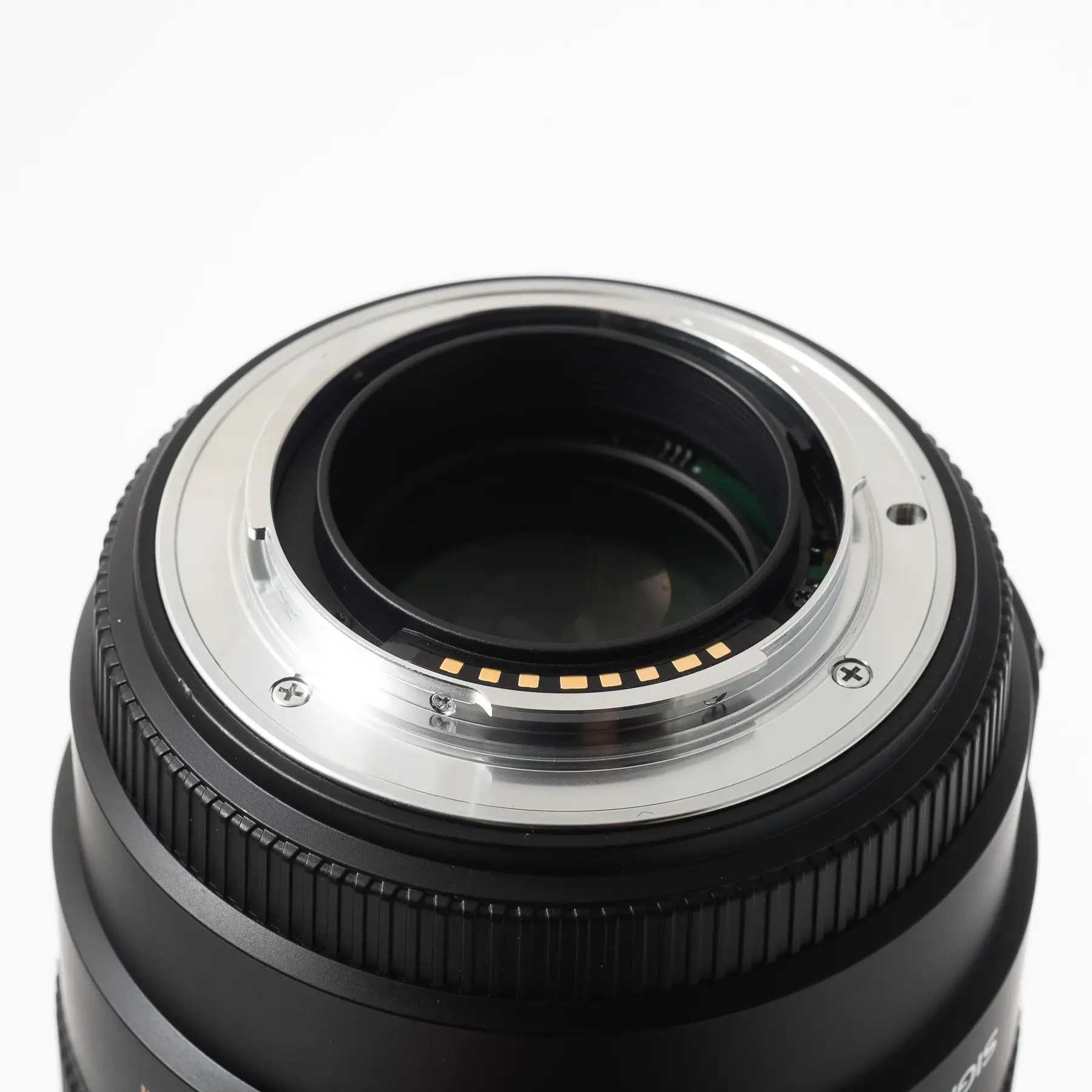 Об'єктив Sigma AF 85mm f1.4 EX DG HSM для Sony A-mount