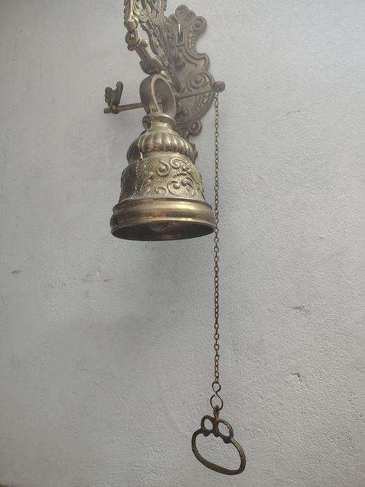 Mosiężny dzwon ścienny