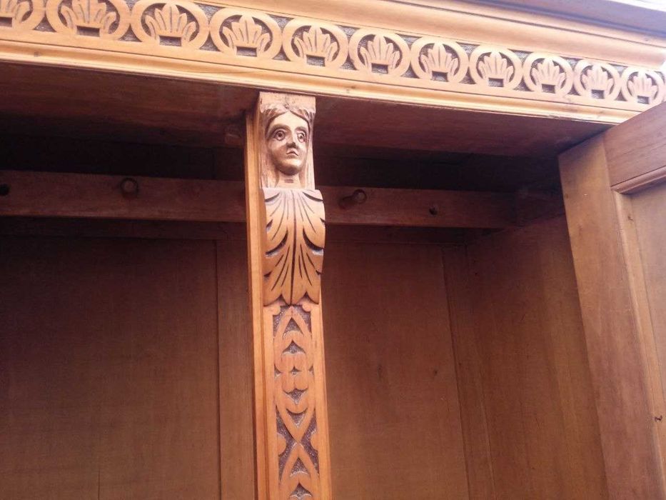 Шкаф антикварный резной.