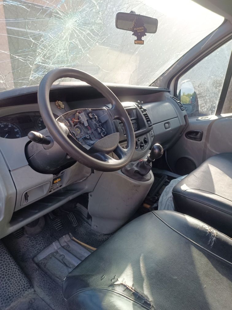 Renault Trafic 2,0 CDTI 2007r uszkodzony