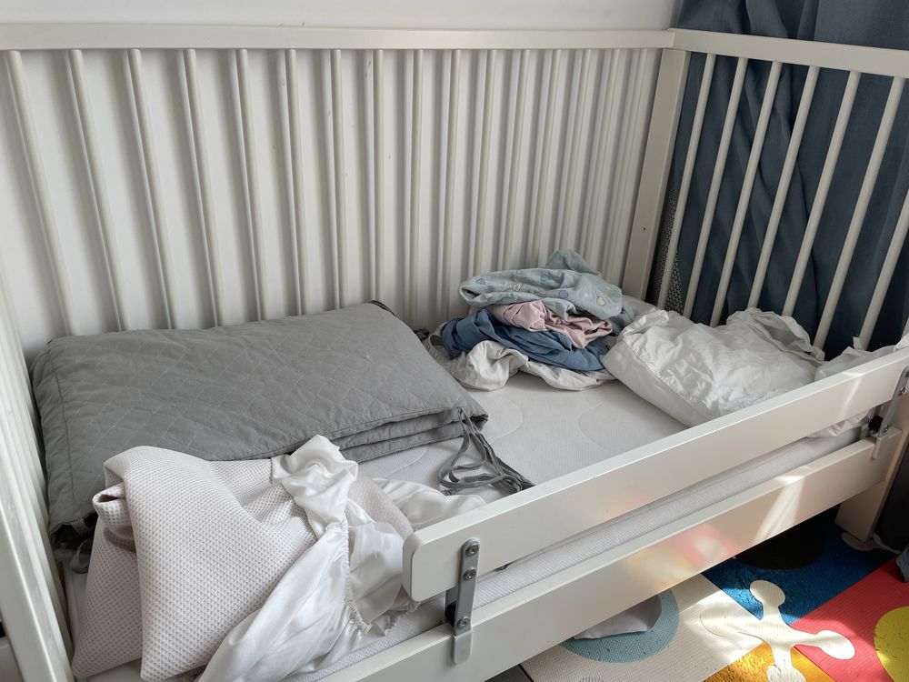 (Gocław) łóżeczko ikea SUNDVIK 120x60 biale, materac, dodatki