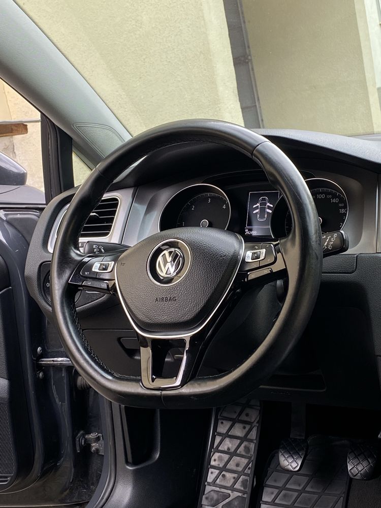 Продам Volkswagen GOLF 7