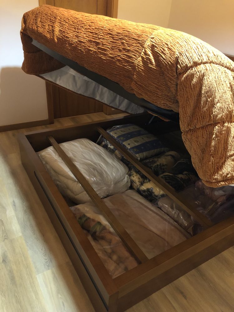 Quarto completo Cama +Mesas cabeceira X2 + comoda/ espelho
