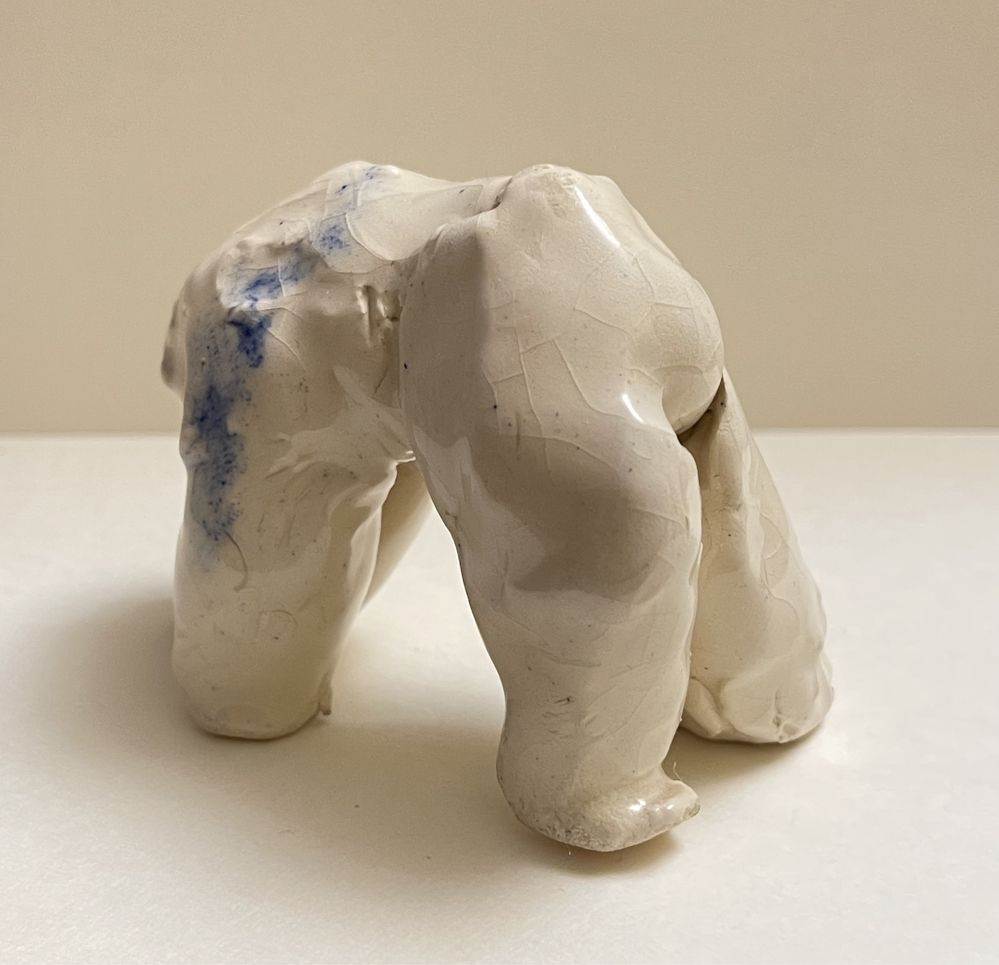 Stara ciekawa figurka ceramiczna niedźwiedź polarny