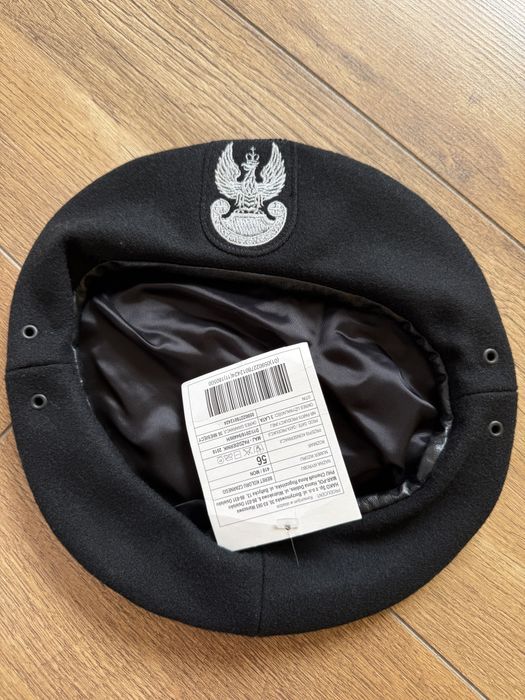 Beret koloru czarnego 418/MON