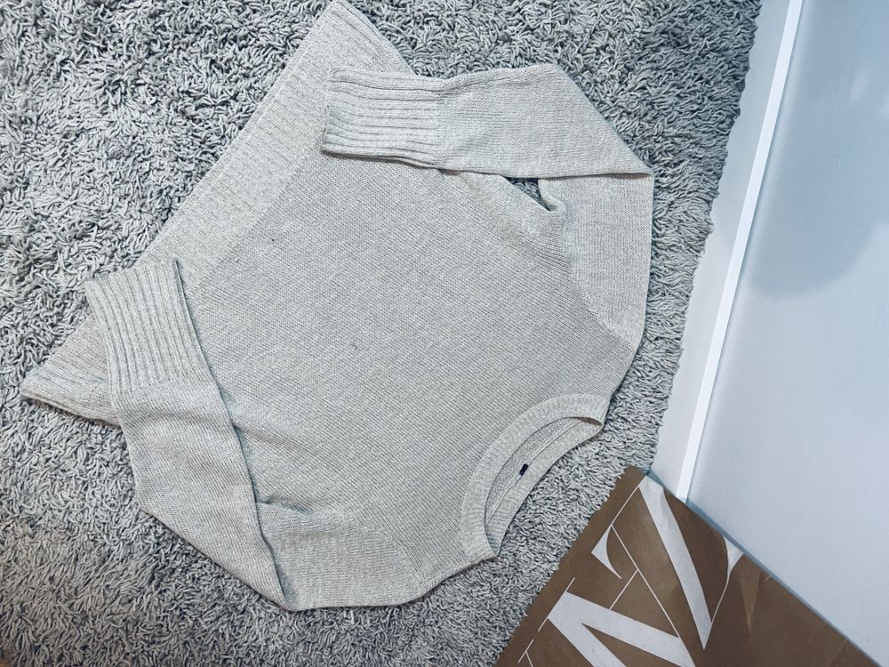 Piekny bezowy damski sweter rozm S HM bezowy kremowy cienki