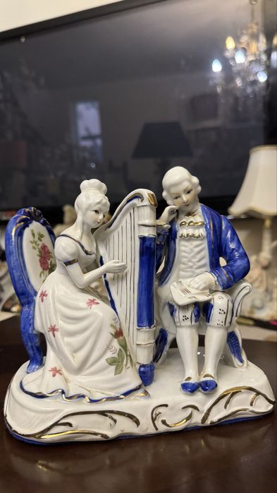 Статуэтки пары фарфровые глазурь и бисквит, из Европы