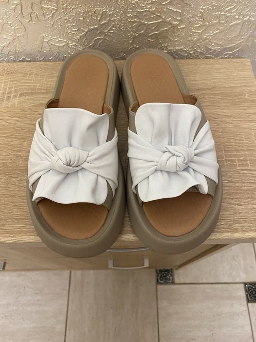 Шльопанці шкіряні