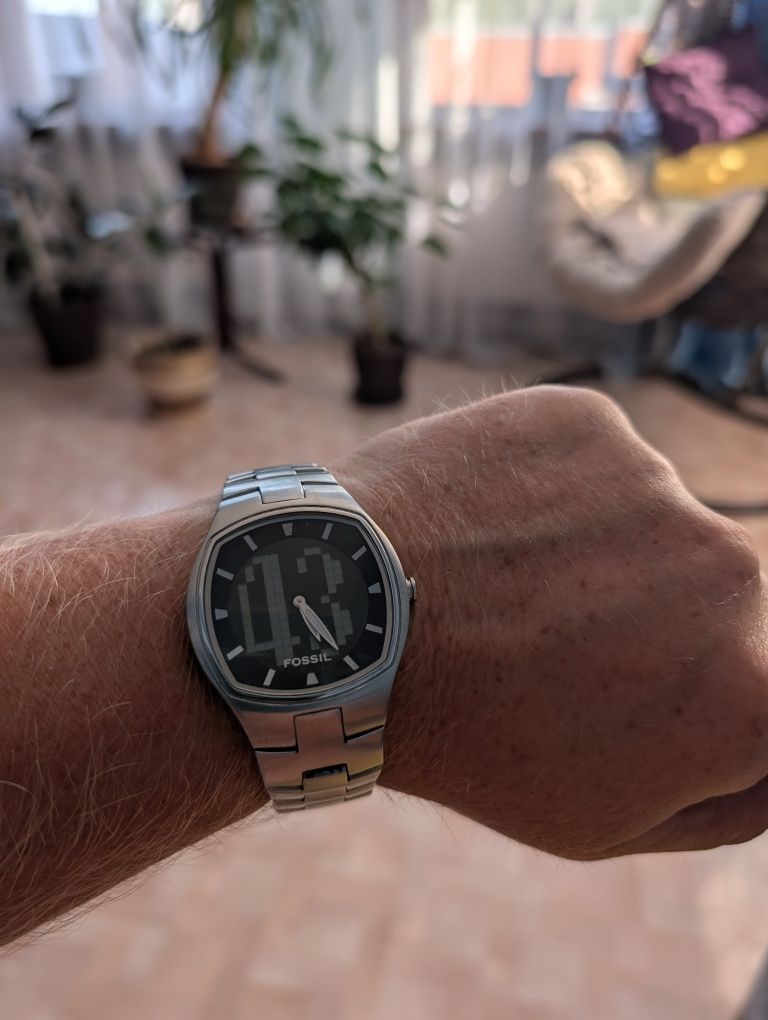 Часы Fossil Big Tic с анимацией