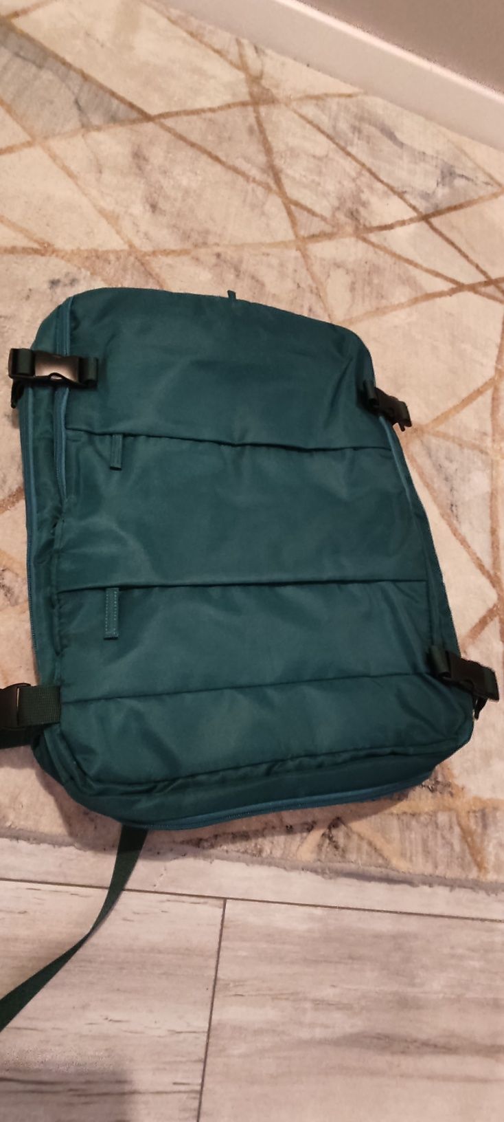 Plecak podróżny kabinowy  torba na laptop do samolotu  z kablem pojemn
