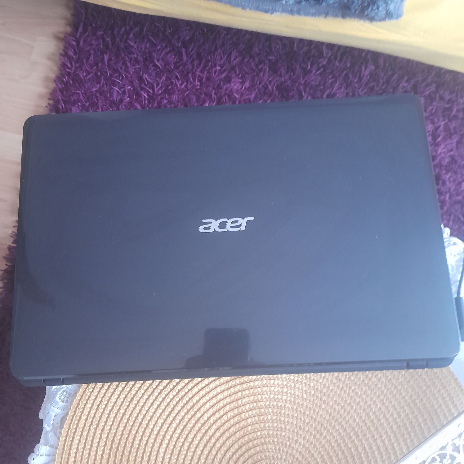 Laptop Acer Aspire E1-531