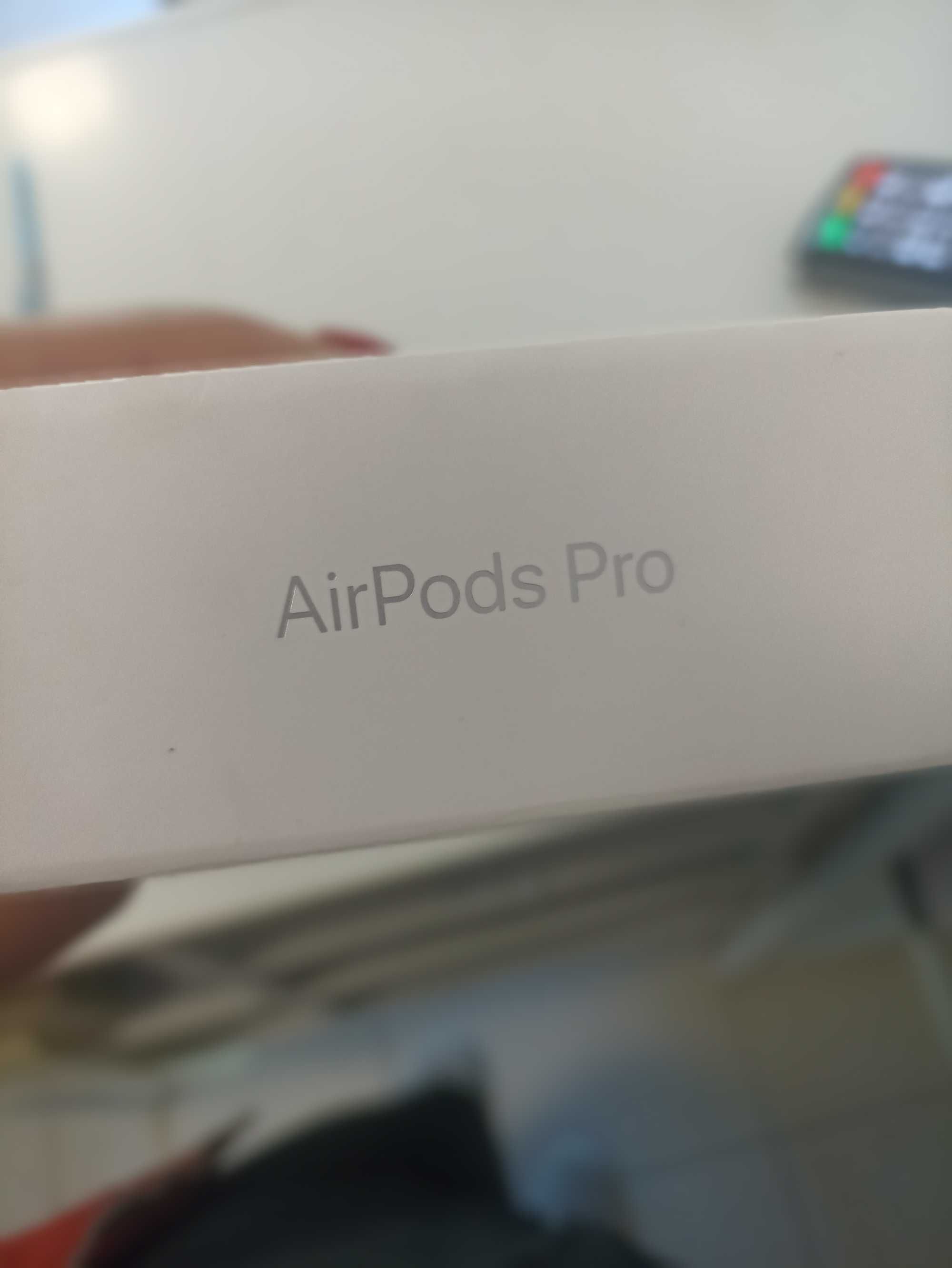 AirPods Pro нові