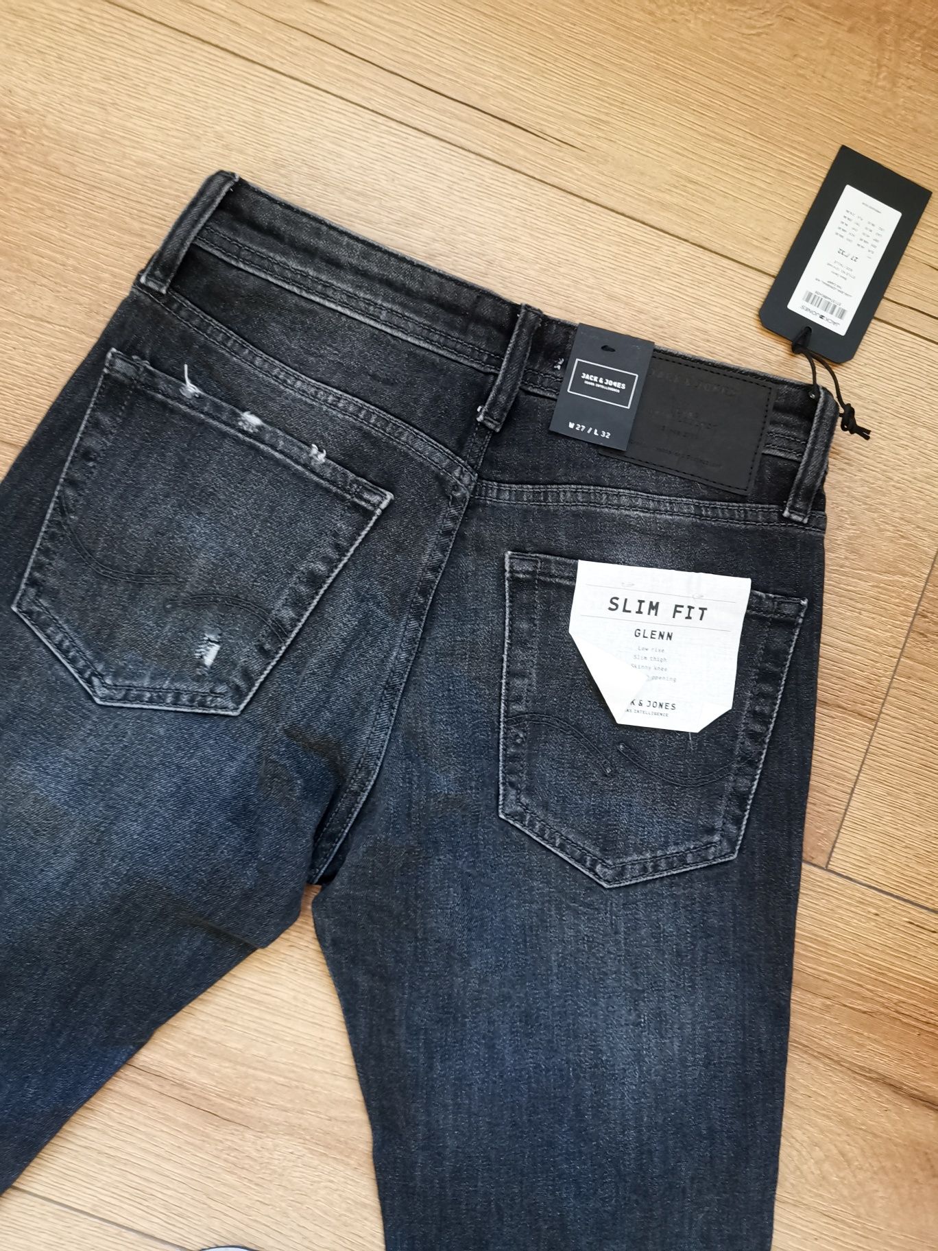 Męskie spodnie jeansowe w kolorze czarnym (nowe)