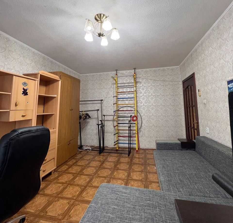 Продам 3-к квартиру (70м2) на ж/м Тополь-3, район школ № 137 и 99