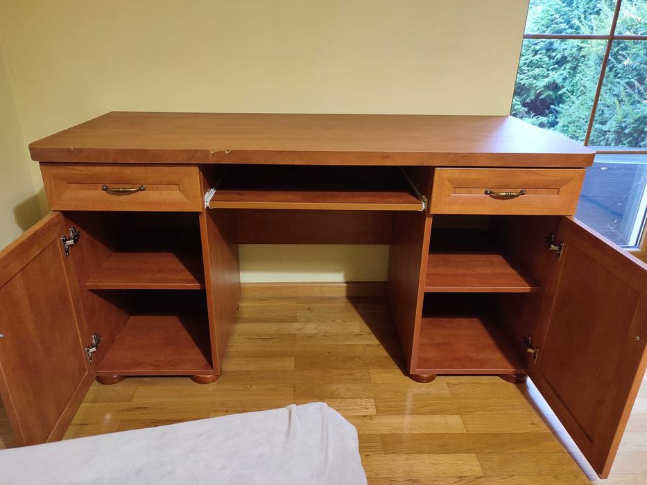 Zestaw mebli biurowych