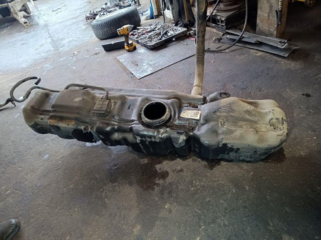 Zbiornik paliwa bak VW Crafter 2.5tdi Mercedes sprinter oryginał