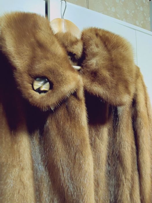 Eleganckie futerko z norek w kolorze biszkoptowych R 42-44