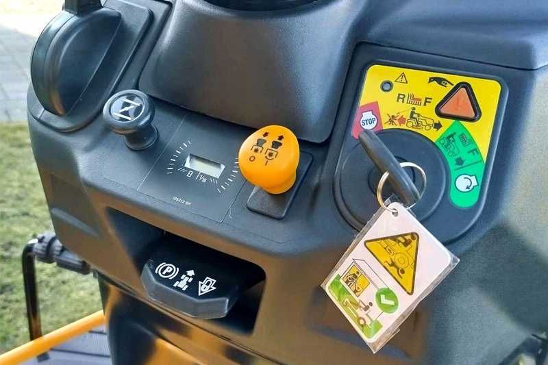 Traktor ogrodowy spalinowy silnik Kawasaki 9,3 Cub Cadet XT2 PR95